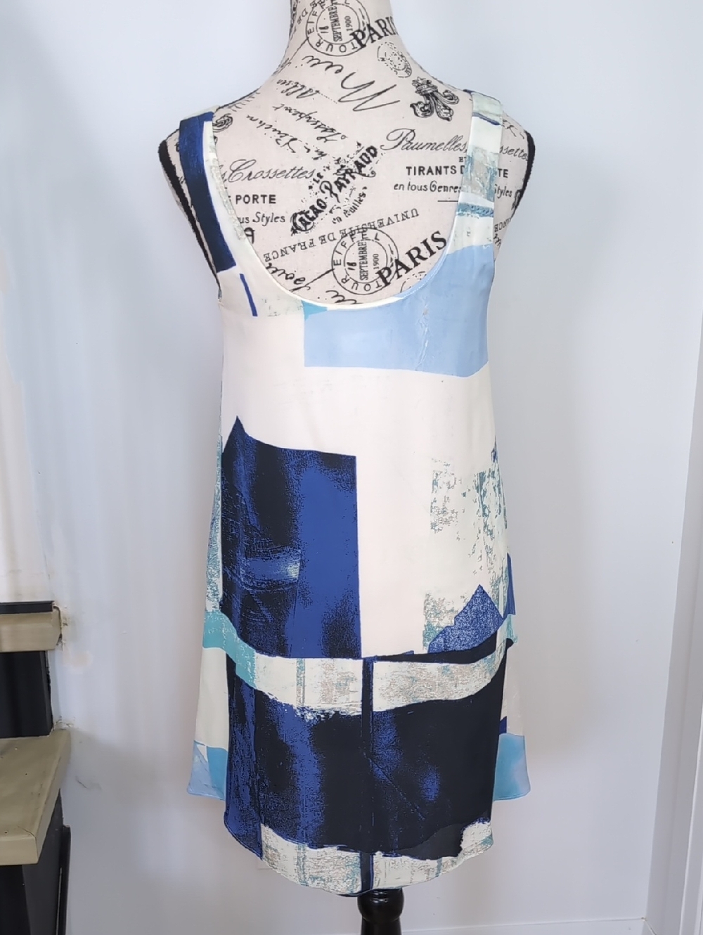 WILFRED | Women's Blue/White Abstract Sleeveless 100% Silk Mini Dress - Picture 5 of 6